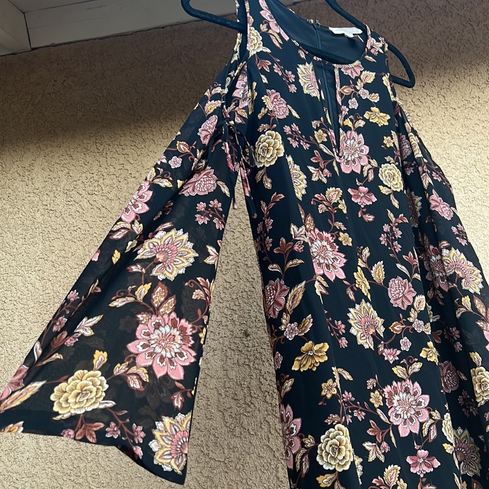 Flowy Patterned Dress - Picture 5 of 6